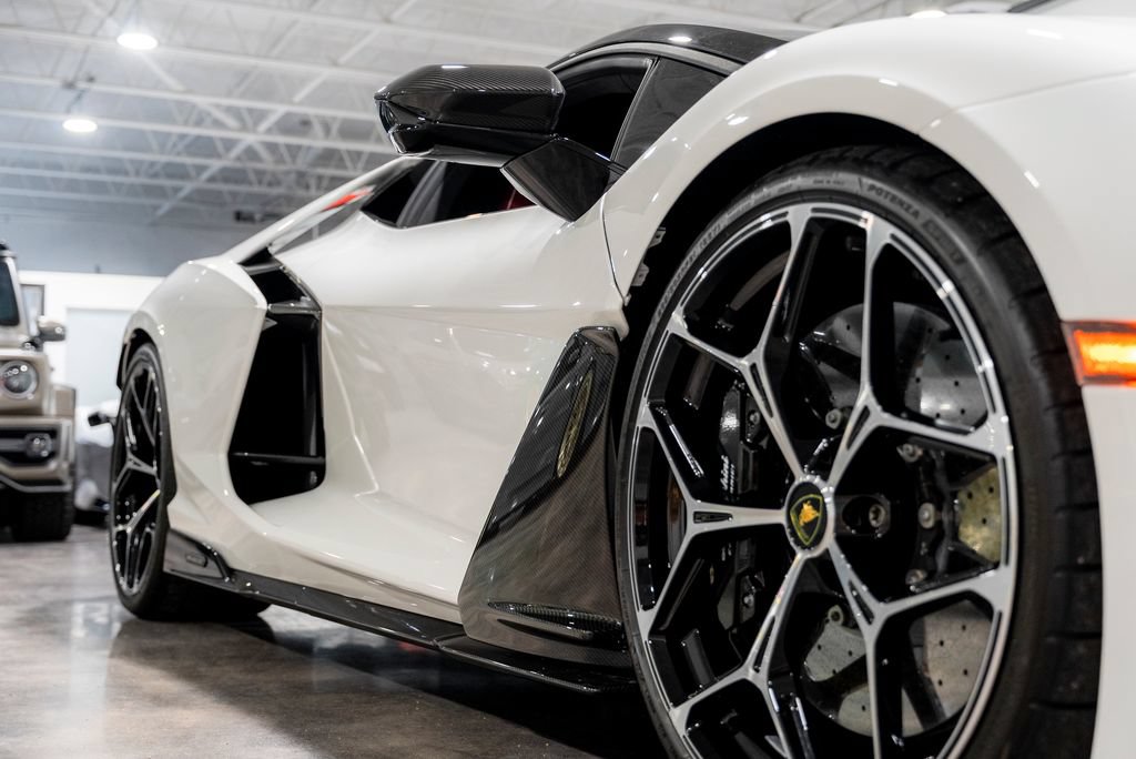 Used 2025 Lamborghini Revuelto AWD/4WD image 9