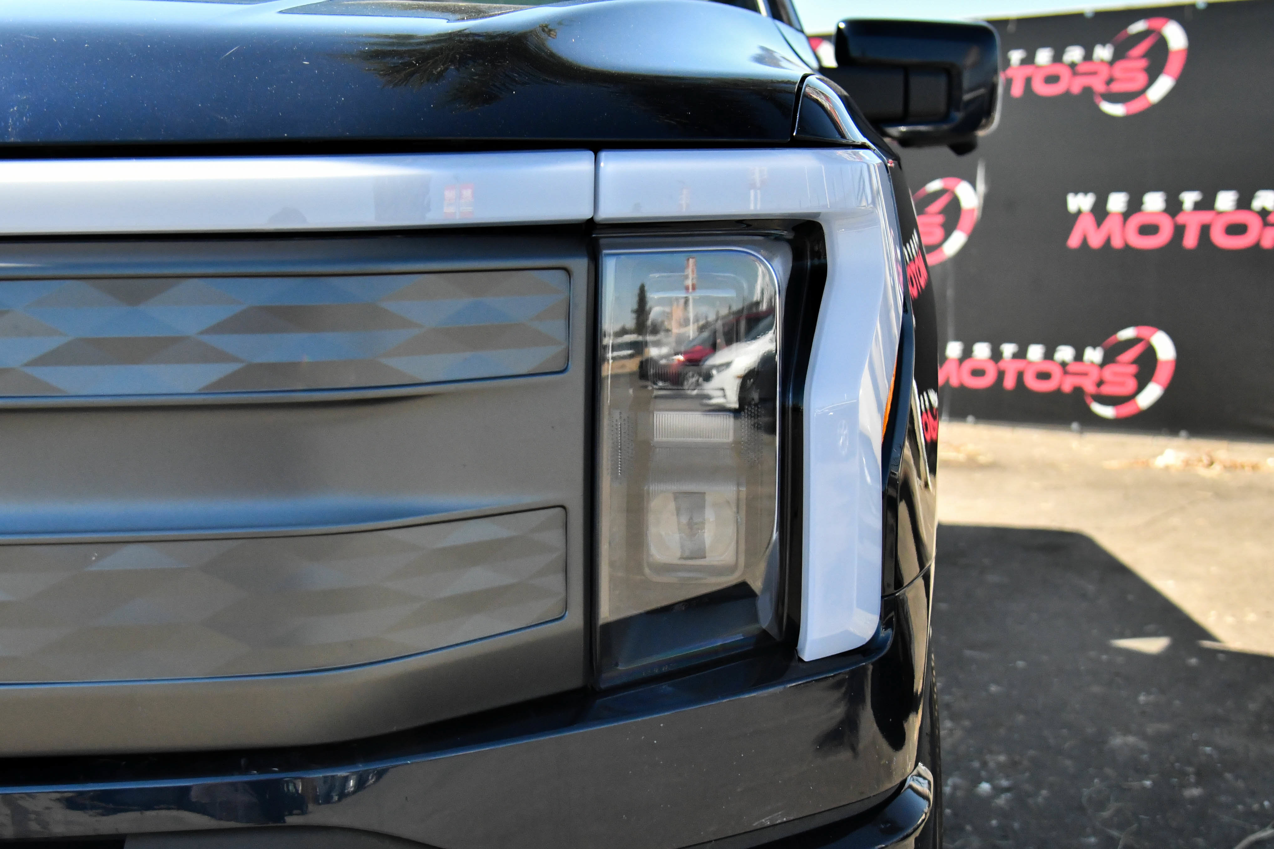 Used 2022 Ford F150 Lightning Lariat AWD/4WD image 11