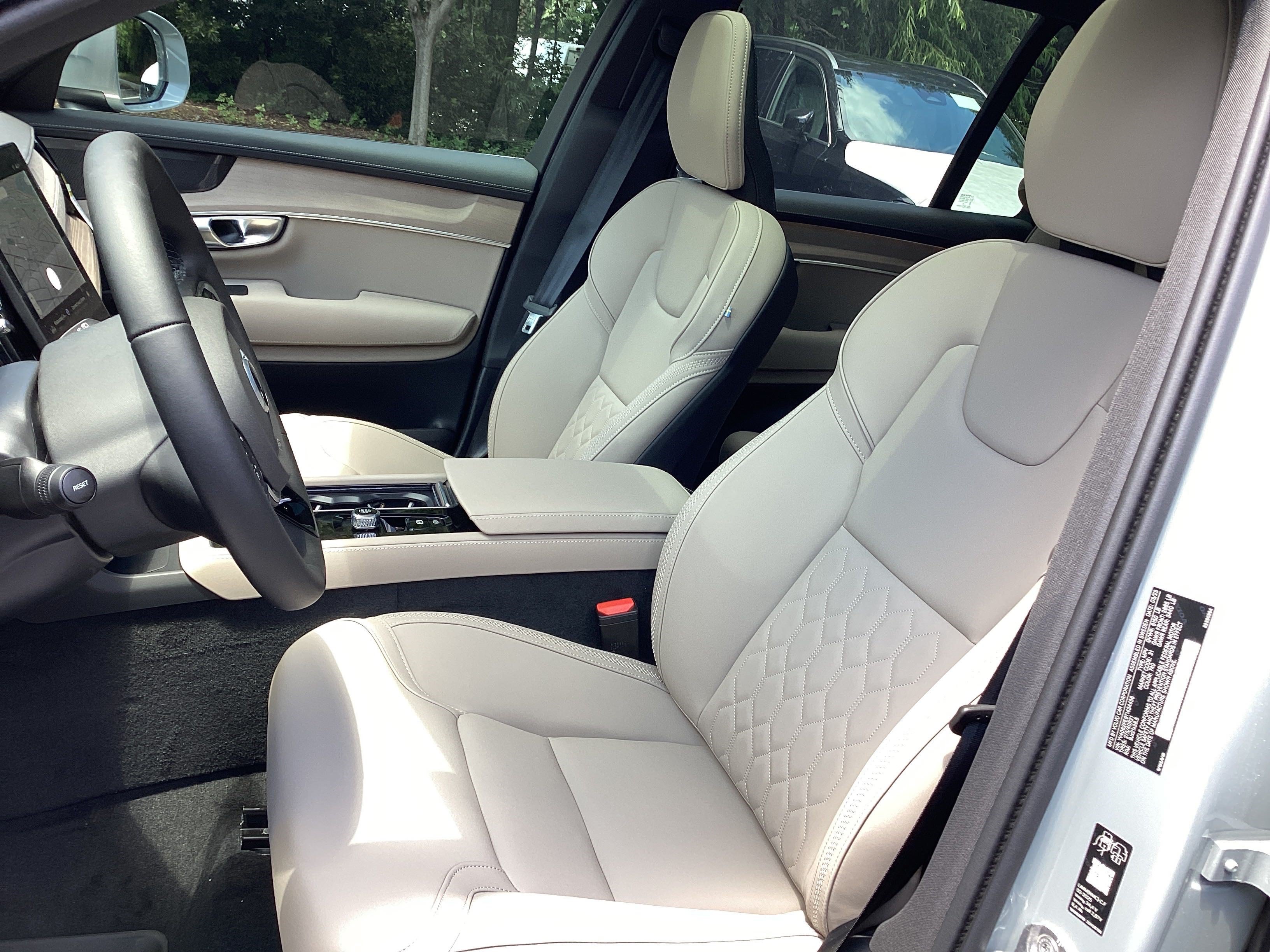 Certified 2026 Volvo XC90 B6 Plus w/ Protection Package Premier AWD/4WD image 15