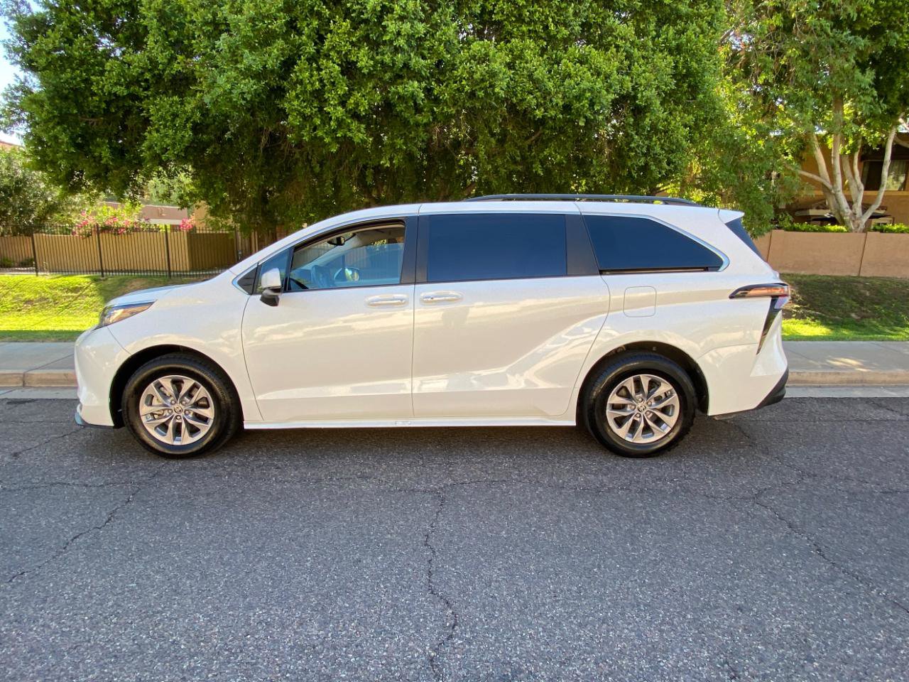 Used 2023 Toyota Sienna XLE FWD image 74