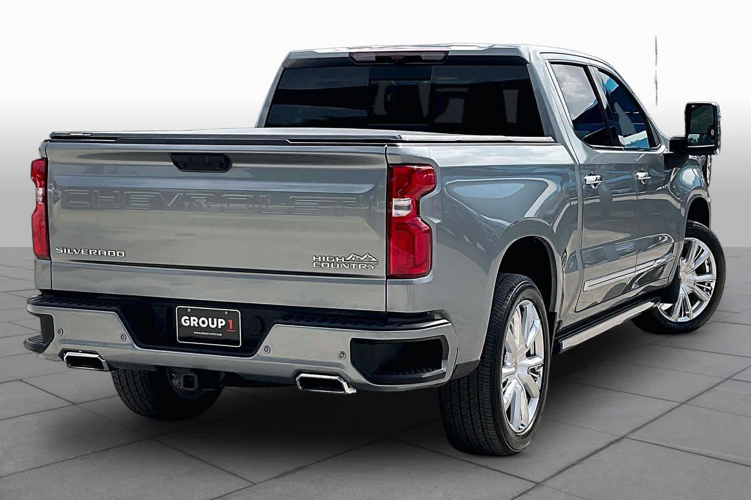 Used 2025 Chevrolet Silverado 1500 High Country w/ High Country Premium Package AWD/4WD image 13