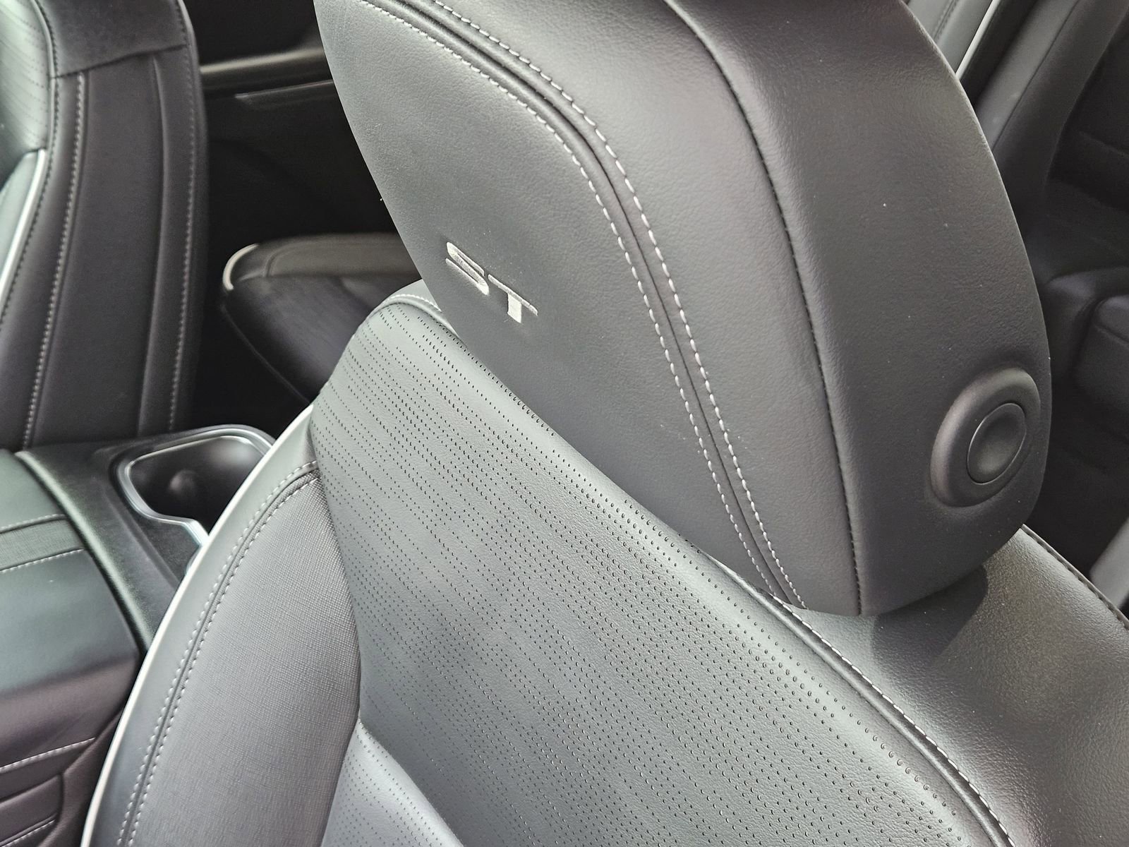 Used 2025 Buick Enclave Sport Touring w/ Power Package image 31