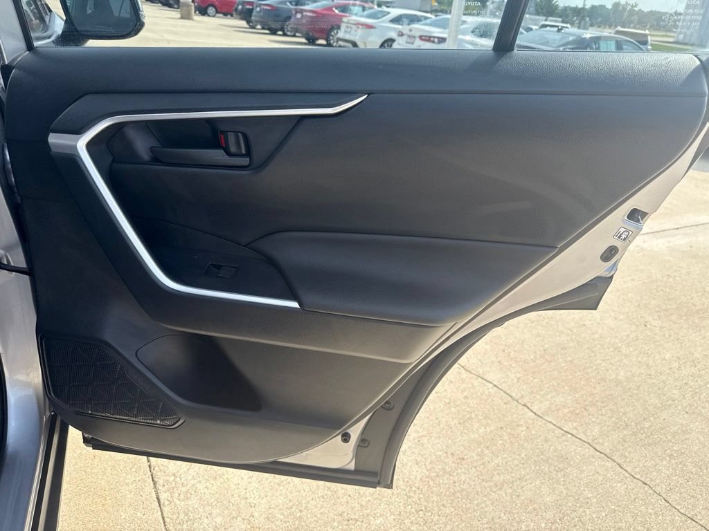 Used 2019 Toyota RAV4 LE w/ Carpet Mat Package AWD/4WD image 21