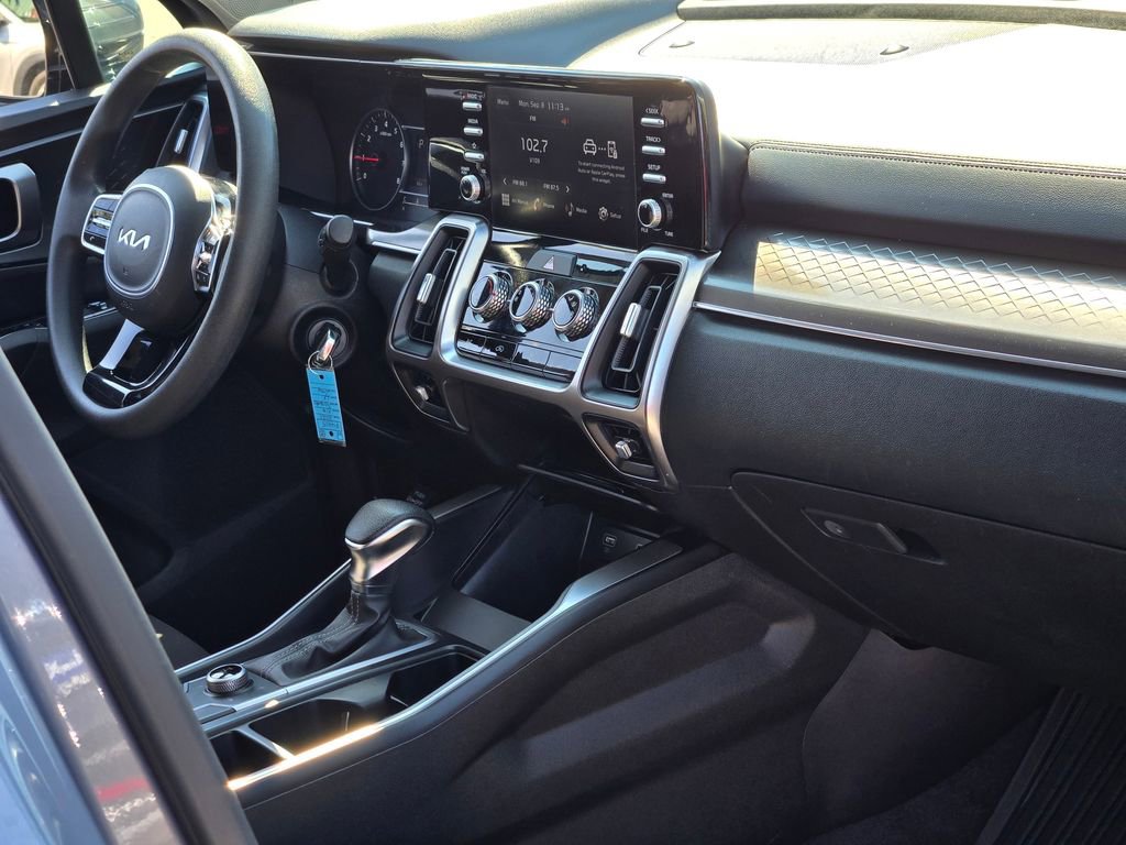 Used 2023 Kia Sorento LX image 11