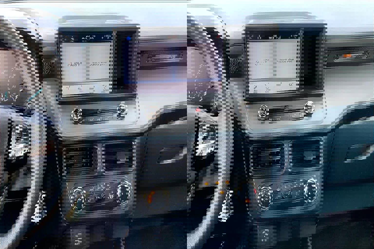 Used 2023 Ford Maverick XL image 7