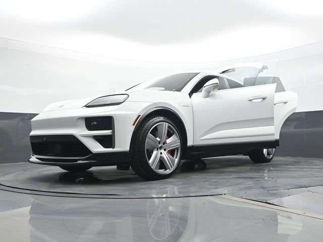 New 2026 Porsche Macan Turbo Electric image 32