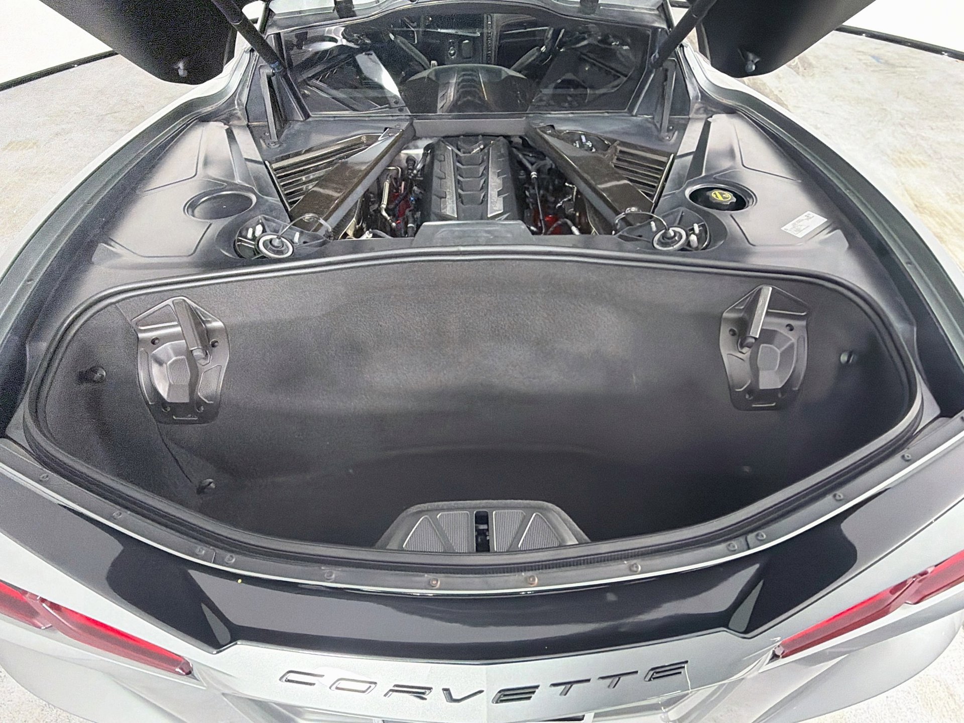 Used 2024 Chevrolet Corvette Stingray Premium Cpe w/ Body-Color Dual Roof Package RWD image 12