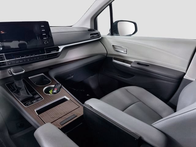 Certified 2024 Toyota Sienna XLE FWD image 25