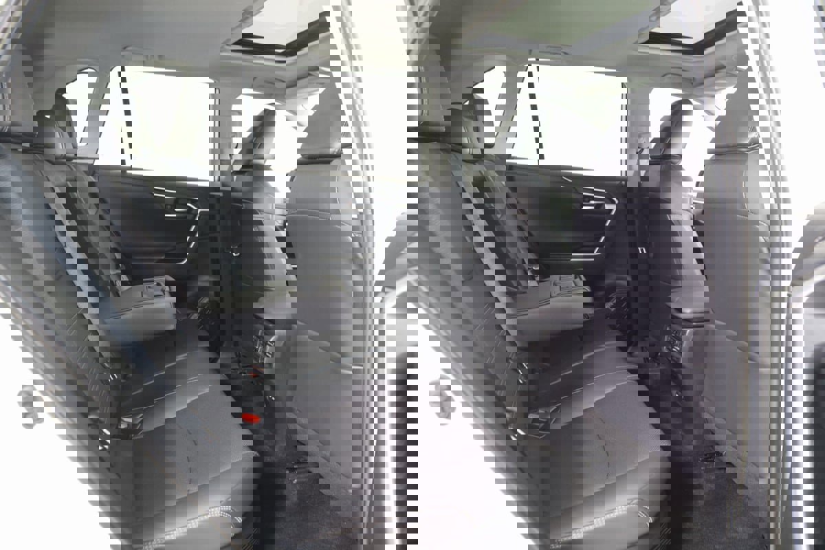 Used 2022 Toyota RAV4 Limited AWD/4WD image 13