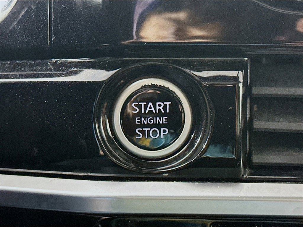 Used 2022 Nissan Pathfinder SV w/ SV Premium Package image 28