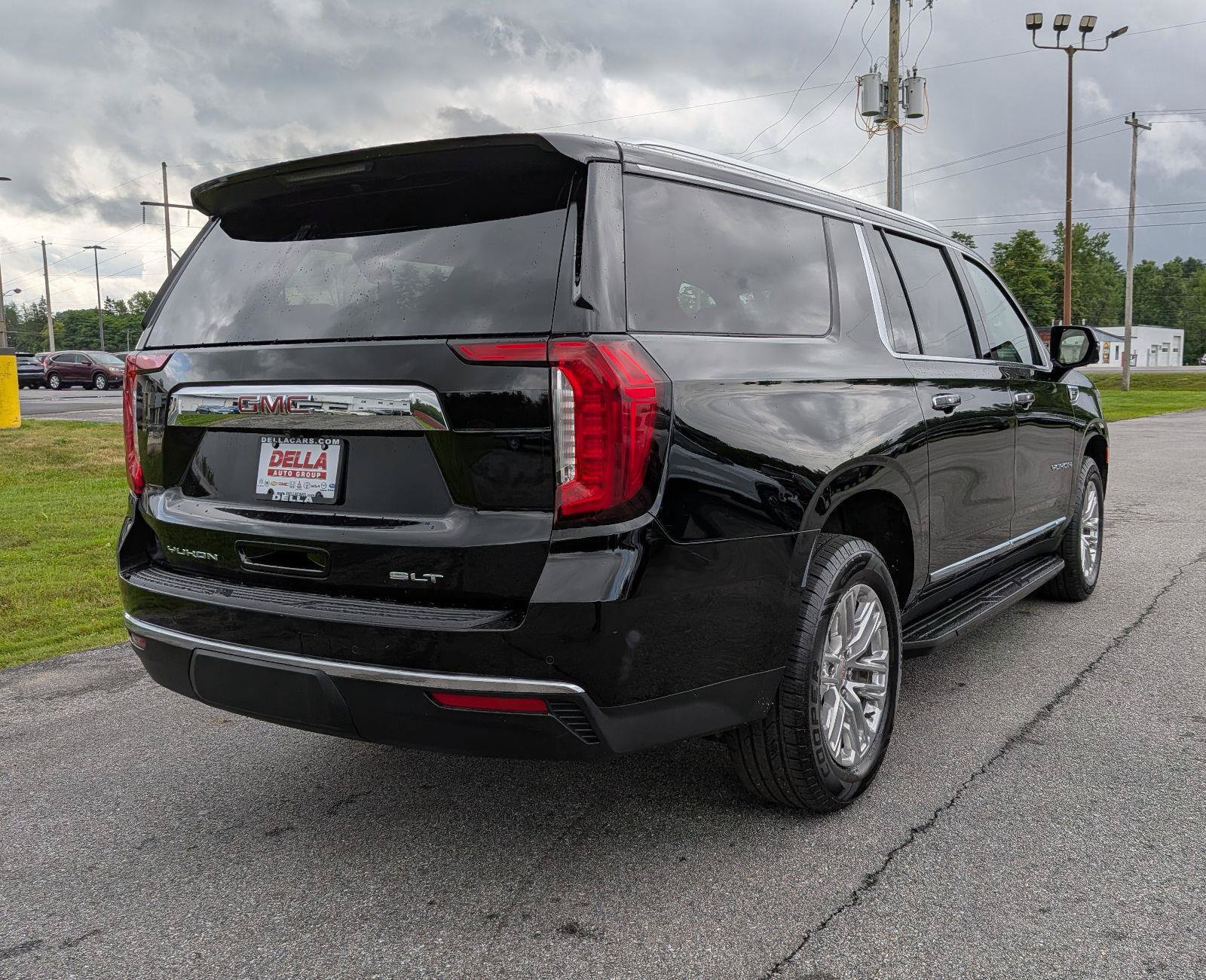 Used 2023 GMC Yukon XL SLT w/ SLT Luxury Package AWD/4WD image 7