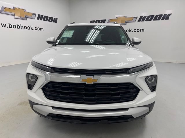 Used 2025 Chevrolet TrailBlazer LT AWD/4WD image 2