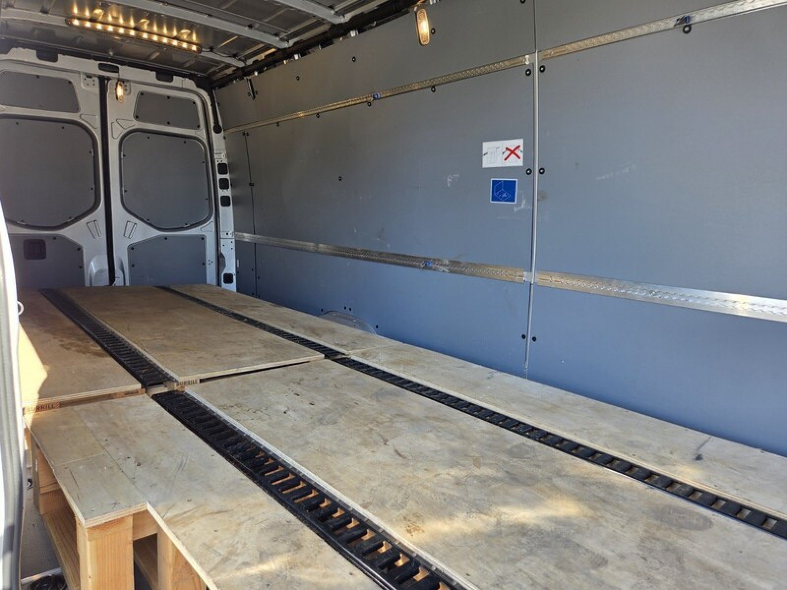 Used 2024 Mercedes-Benz Sprinter 4500 w/ Parking Package image 18