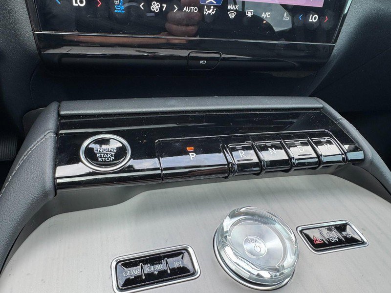 Used 2025 Lincoln Navigator L Reserve w/ Jet Appearance Package image 17