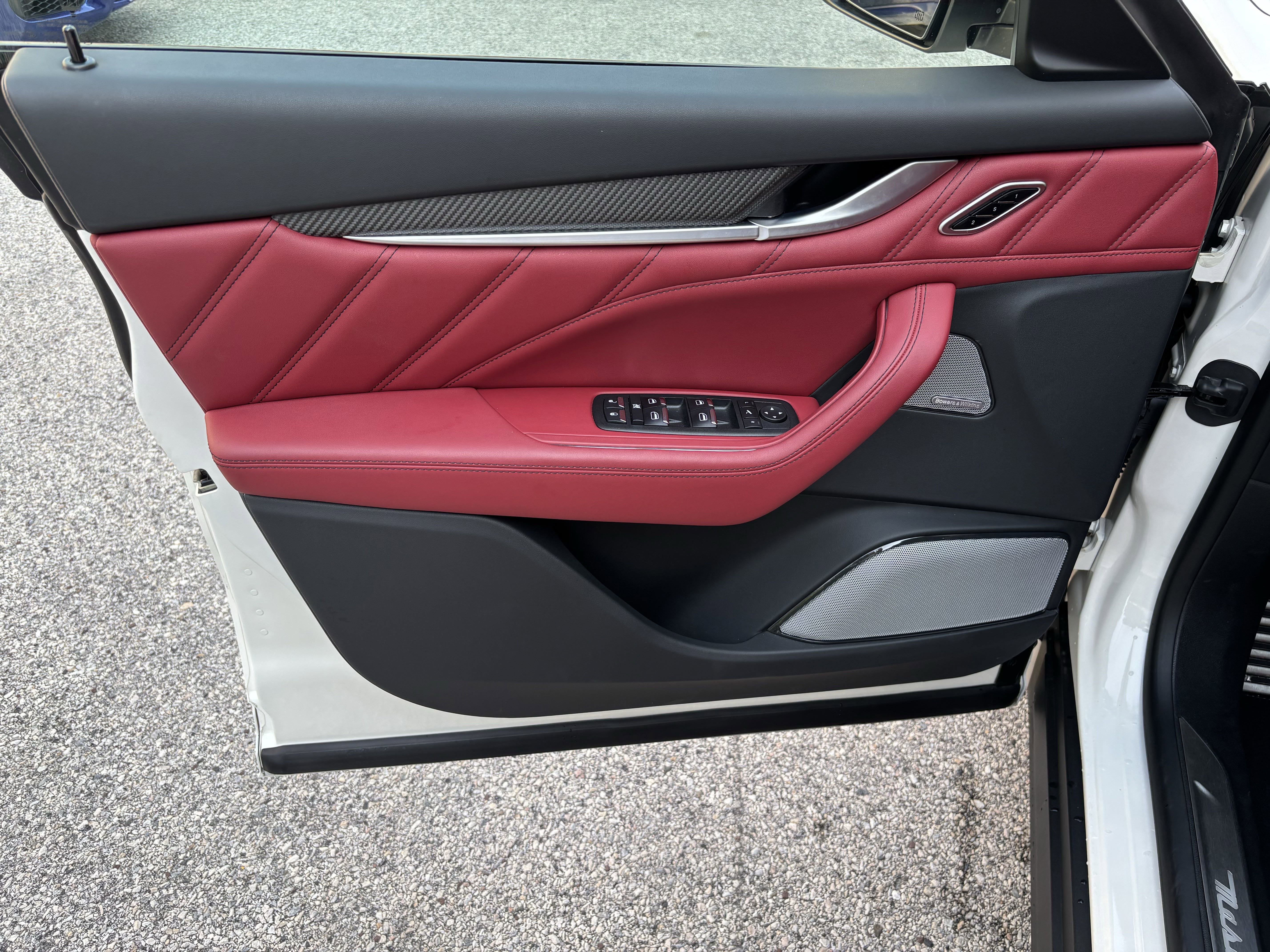 Used 2023 Maserati Levante Trofeo image 21