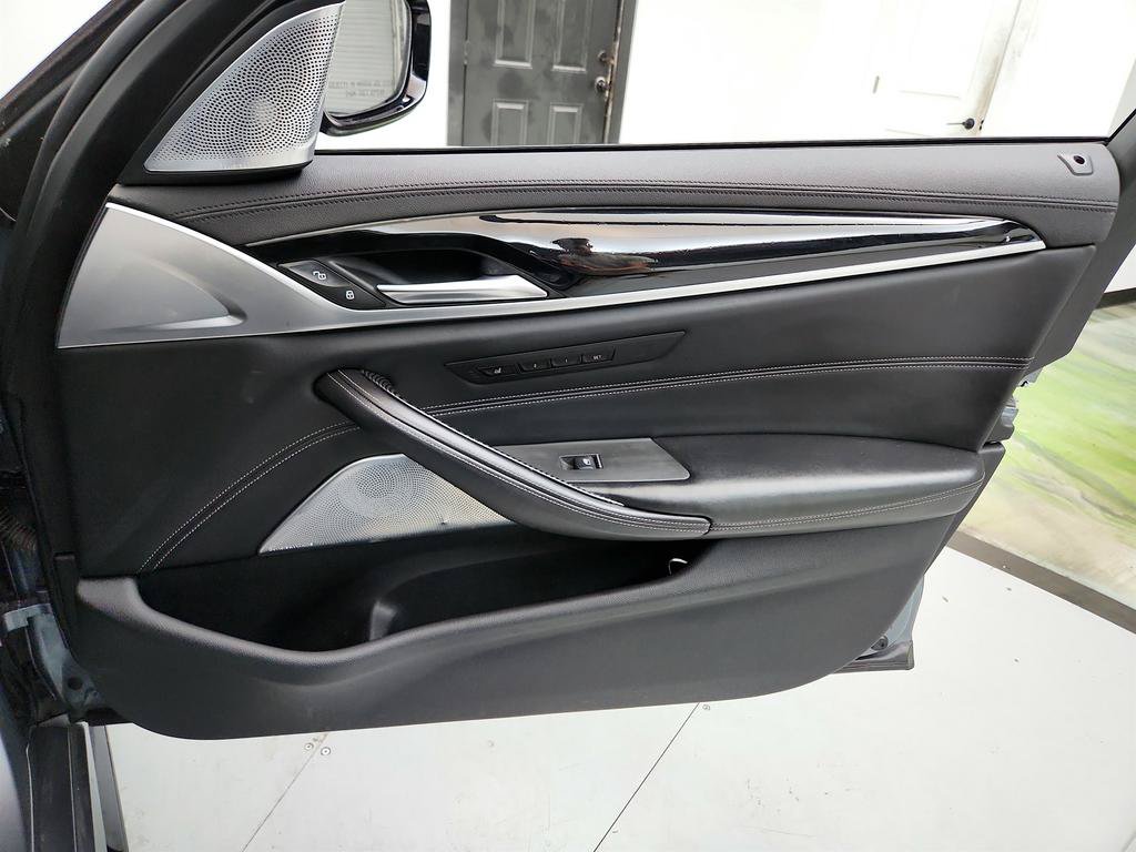 Used 2020 BMW M550i xDrive AWD/4WD image 29