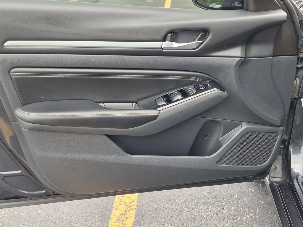 Used 2022 Nissan Altima 2.5 SL FWD image 12