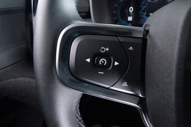 Certified 2025 Volvo XC40 B5 Core w/ Protection Package Premier image 17