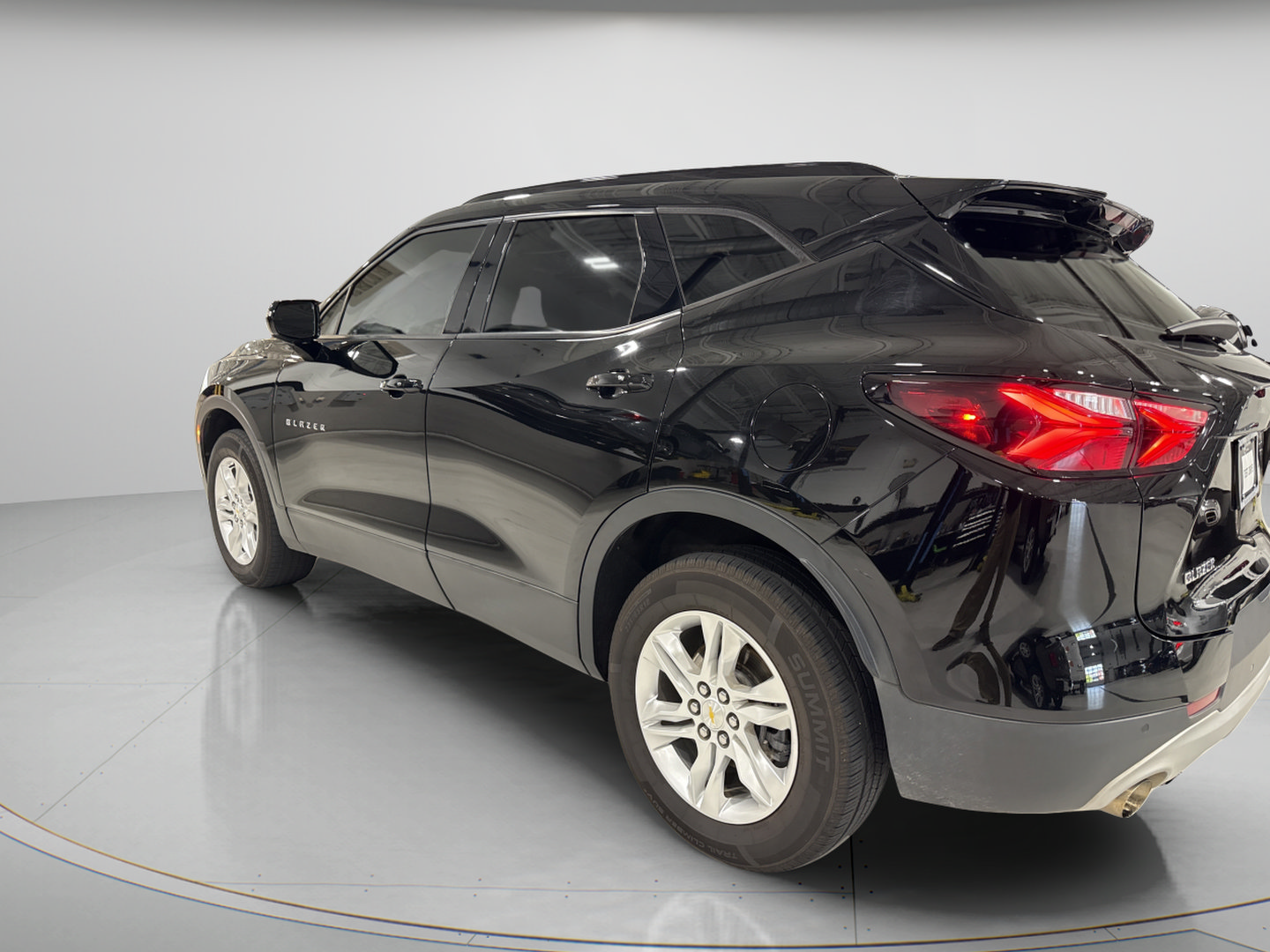 Used 2021 Chevrolet Blazer LT FWD image 2