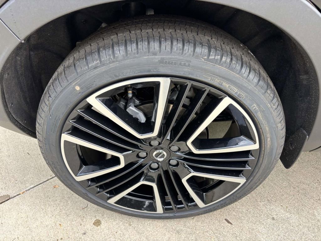 New 2026 Volvo XC40 B5 Ultra w/ Protection Package Premier image 10