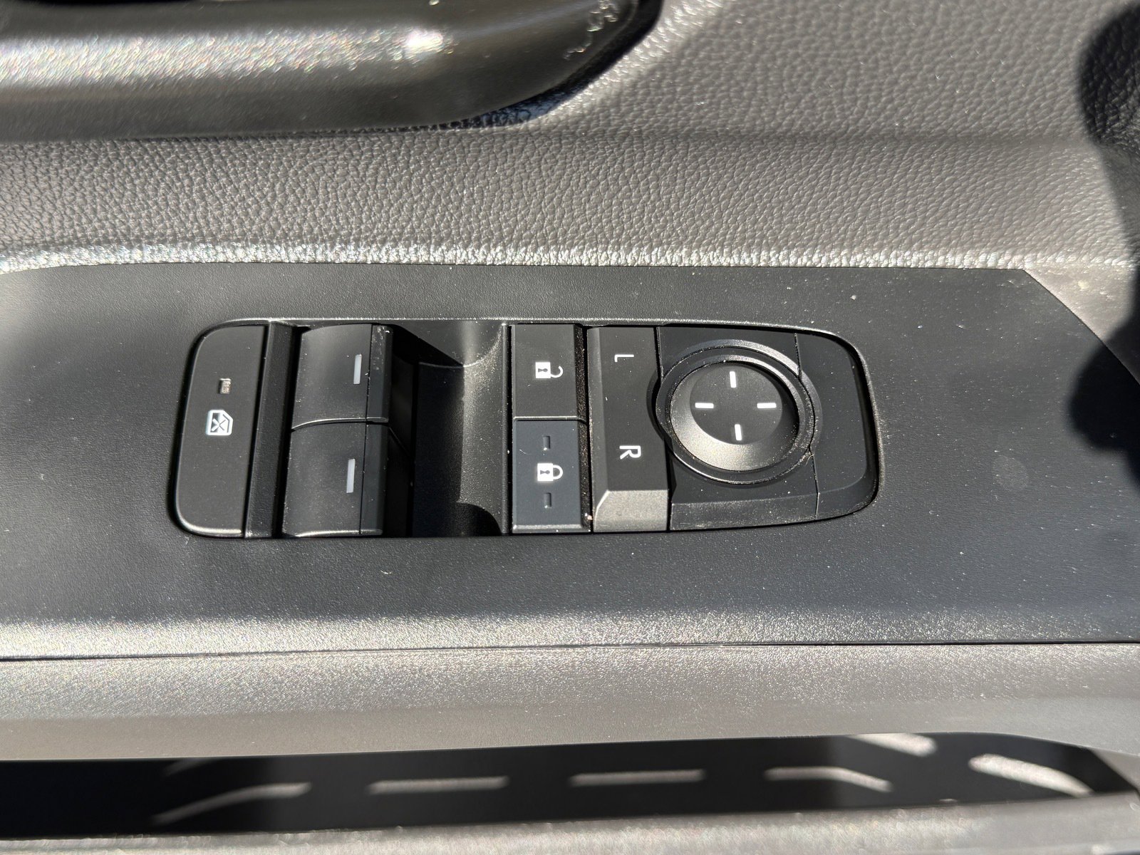 Used 2024 Toyota Tacoma SR image 30