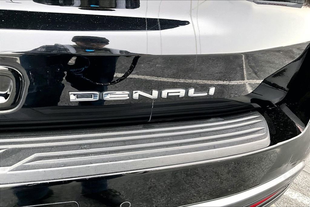Used 2023 GMC Yukon XL Denali Ultimate image 8
