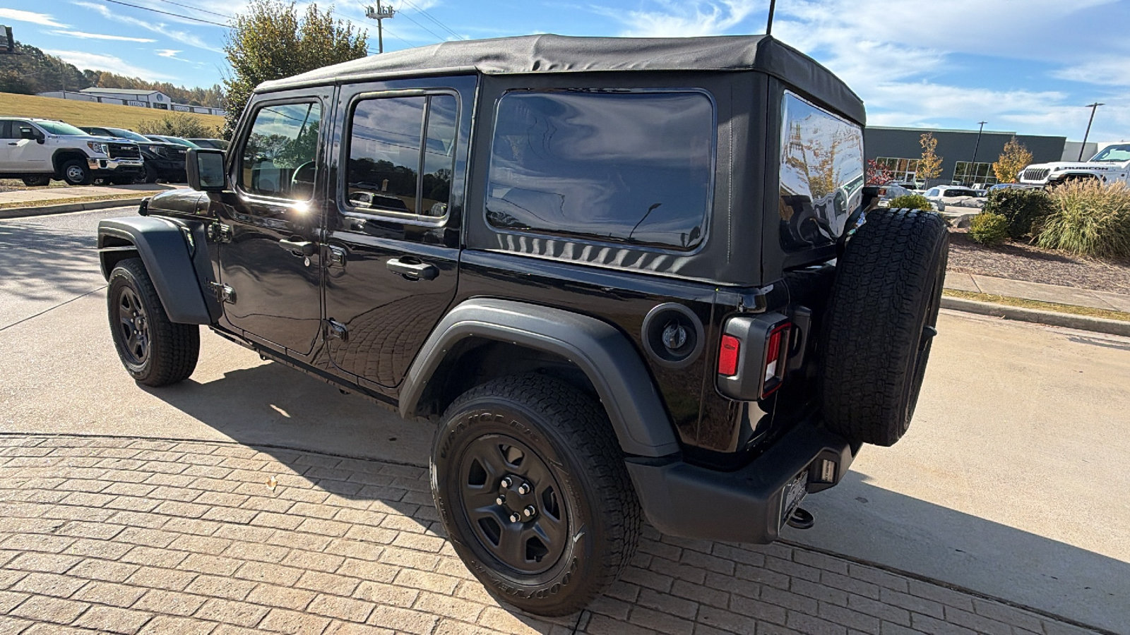Used 2025 Jeep Wrangler Unlimited Sport AWD/4WD image 10