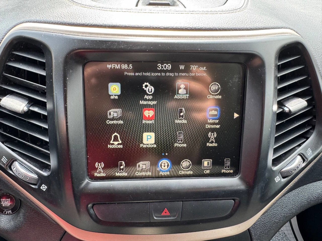 Used 2017 Jeep Cherokee Latitude w/ Comfort/Convenience Group FWD image 20
