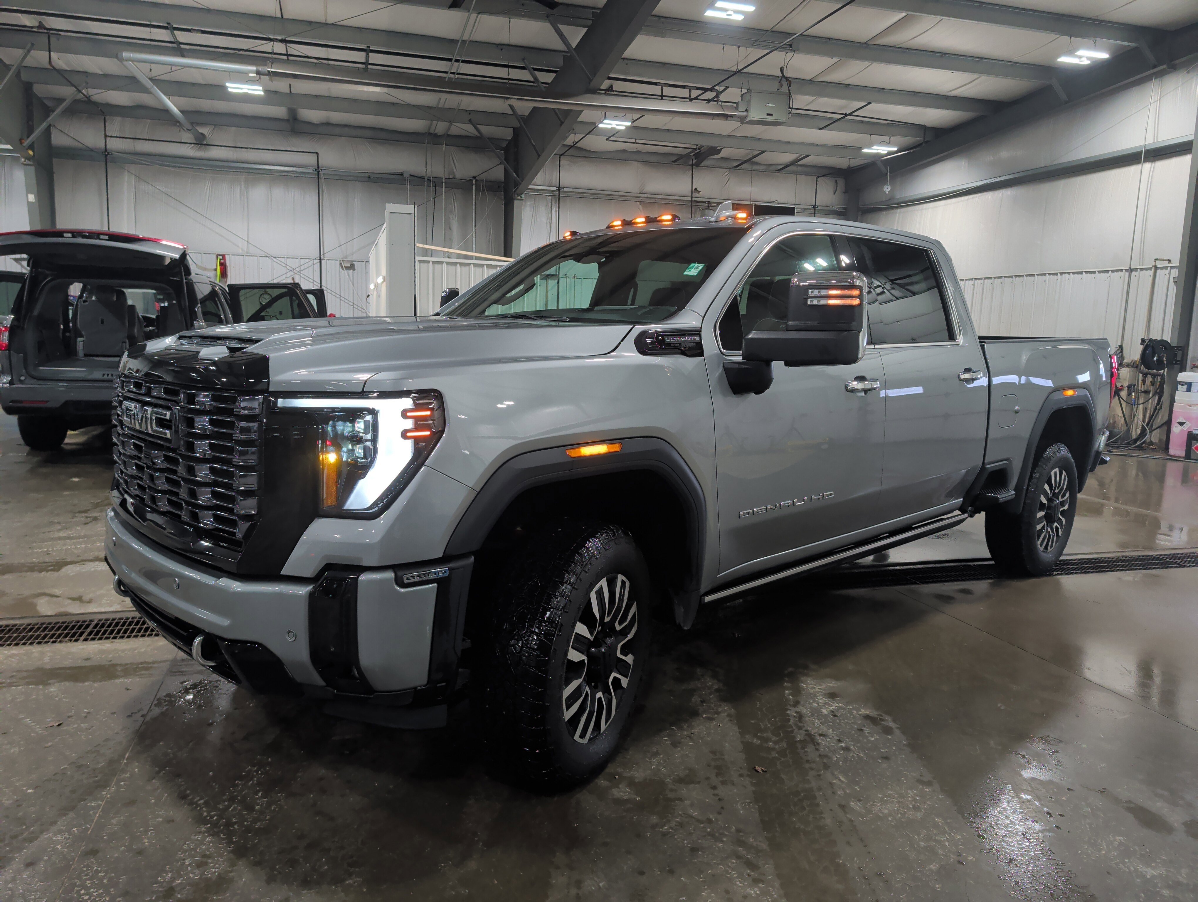 Used 2025 GMC Sierra 2500 Denali Ultimate image 6