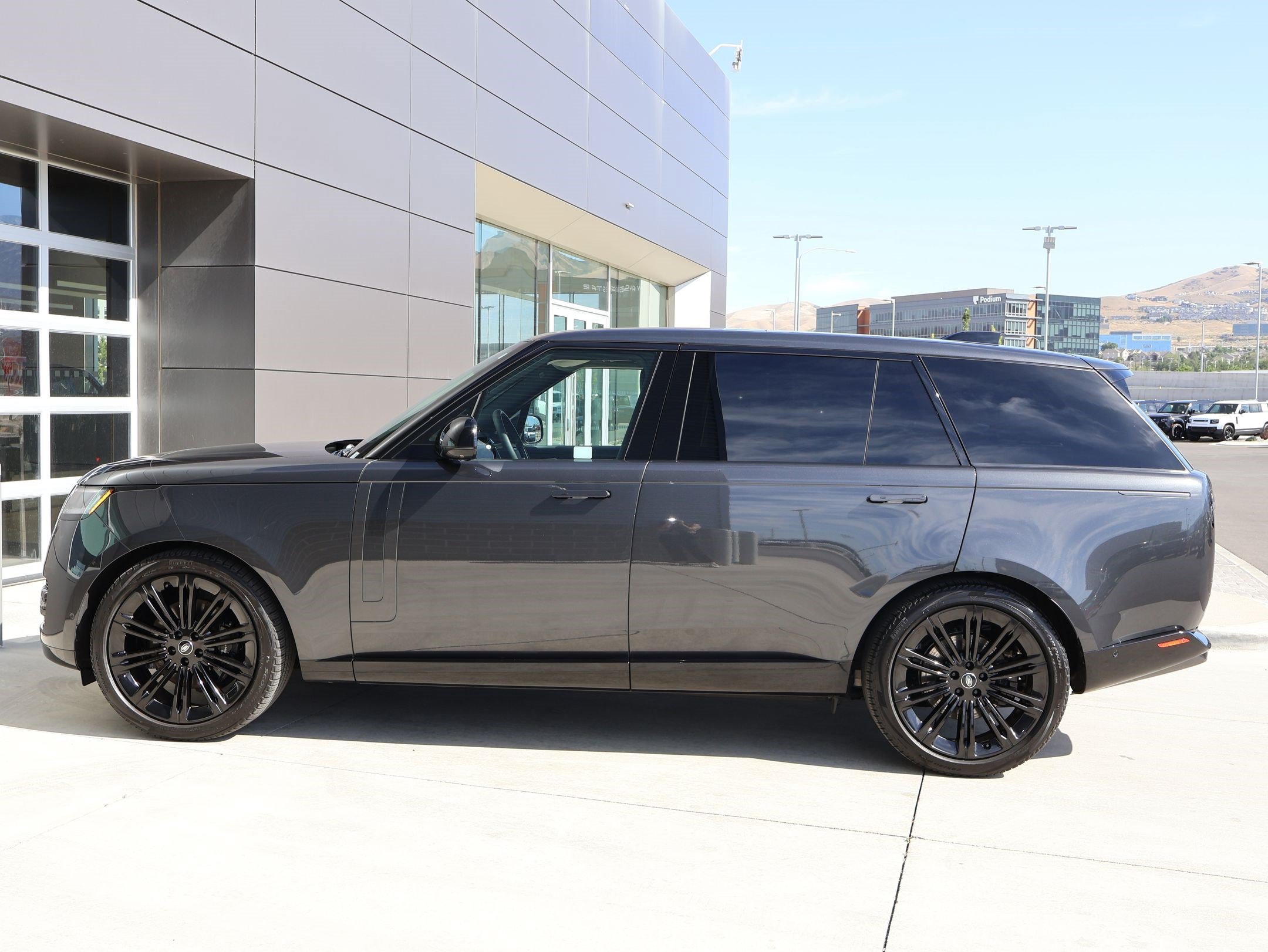 Certified 2024 Land Rover Range Rover Long Wheelbase SE AWD/4WD image 11