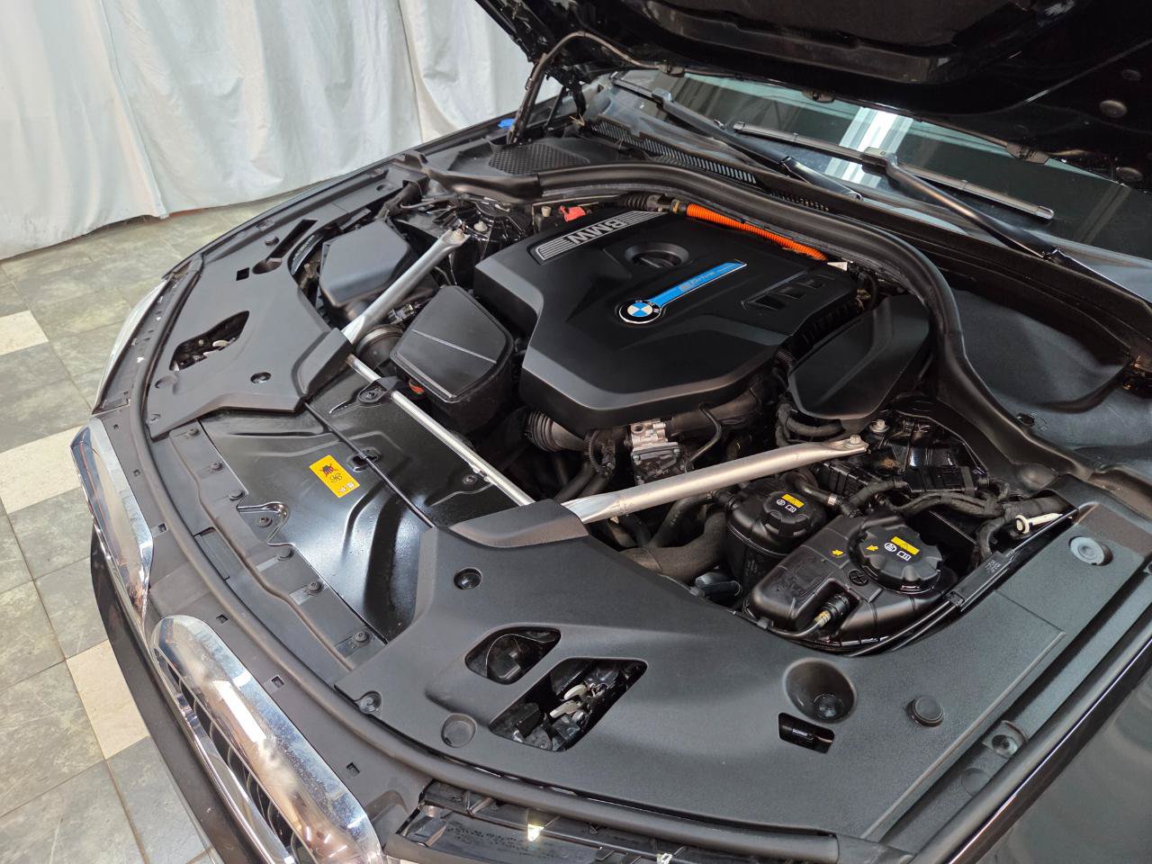 Used 2019 BMW 530e xDrive w/ Convenience Package AWD/4WD image 8