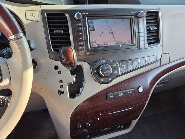Used 2014 Toyota Sienna Limited w/ Limited Premium Package FWD image 23