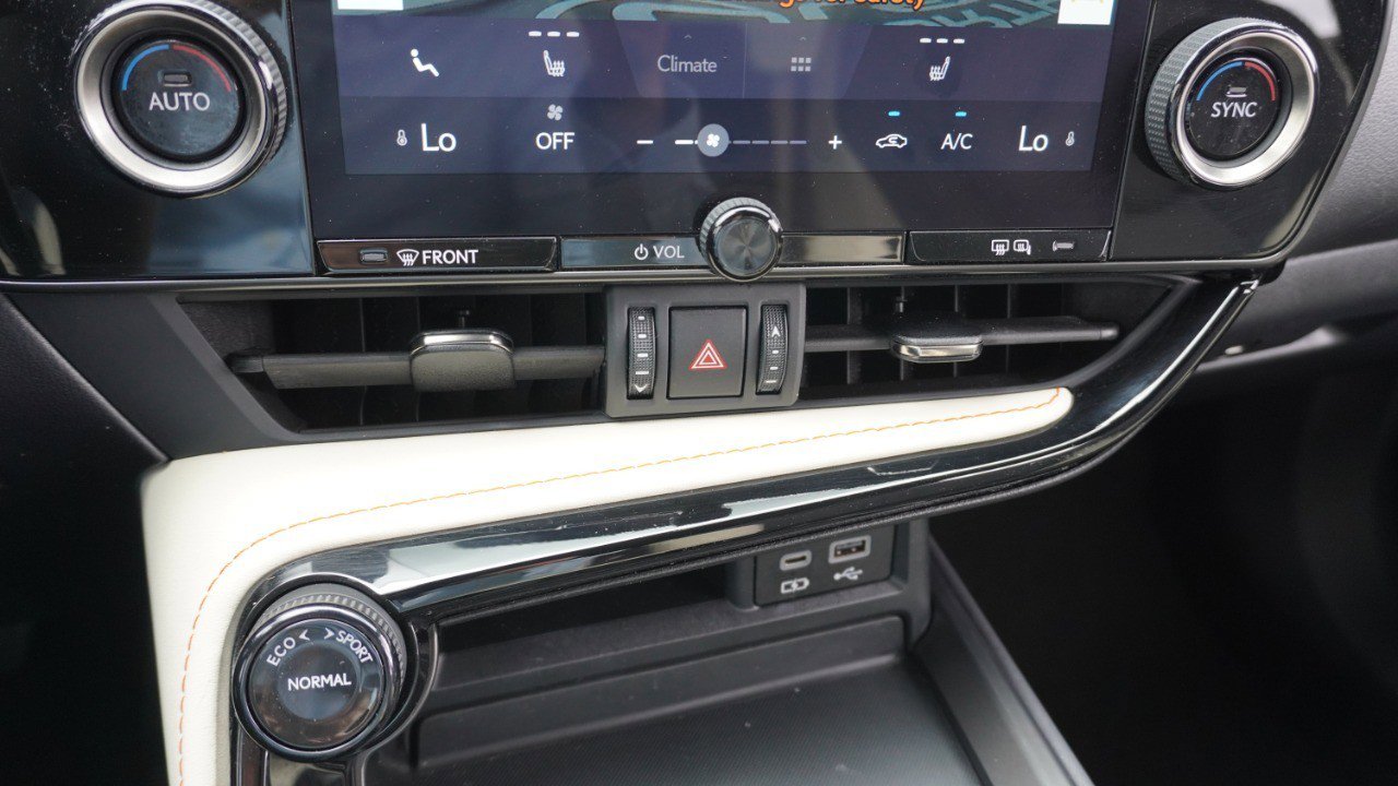 Certified 2023 Lexus NX 250 FWD w/ Towing Package (2000 Lbs) image 18