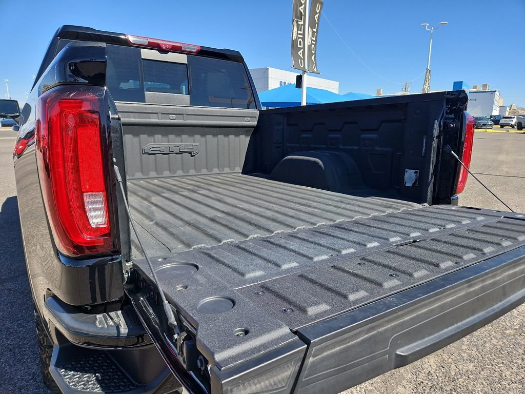 Used 2024 GMC Sierra 1500 AT4 w/ Technology Package image 9