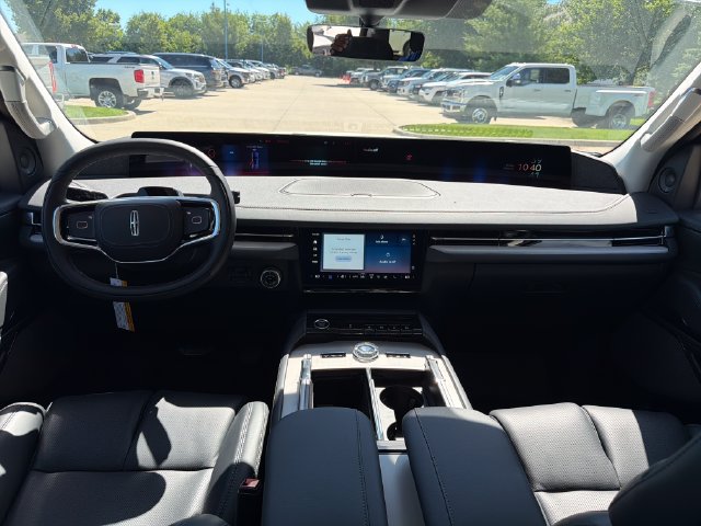 New 2026 Lincoln Navigator Reserve AWD/4WD image 18