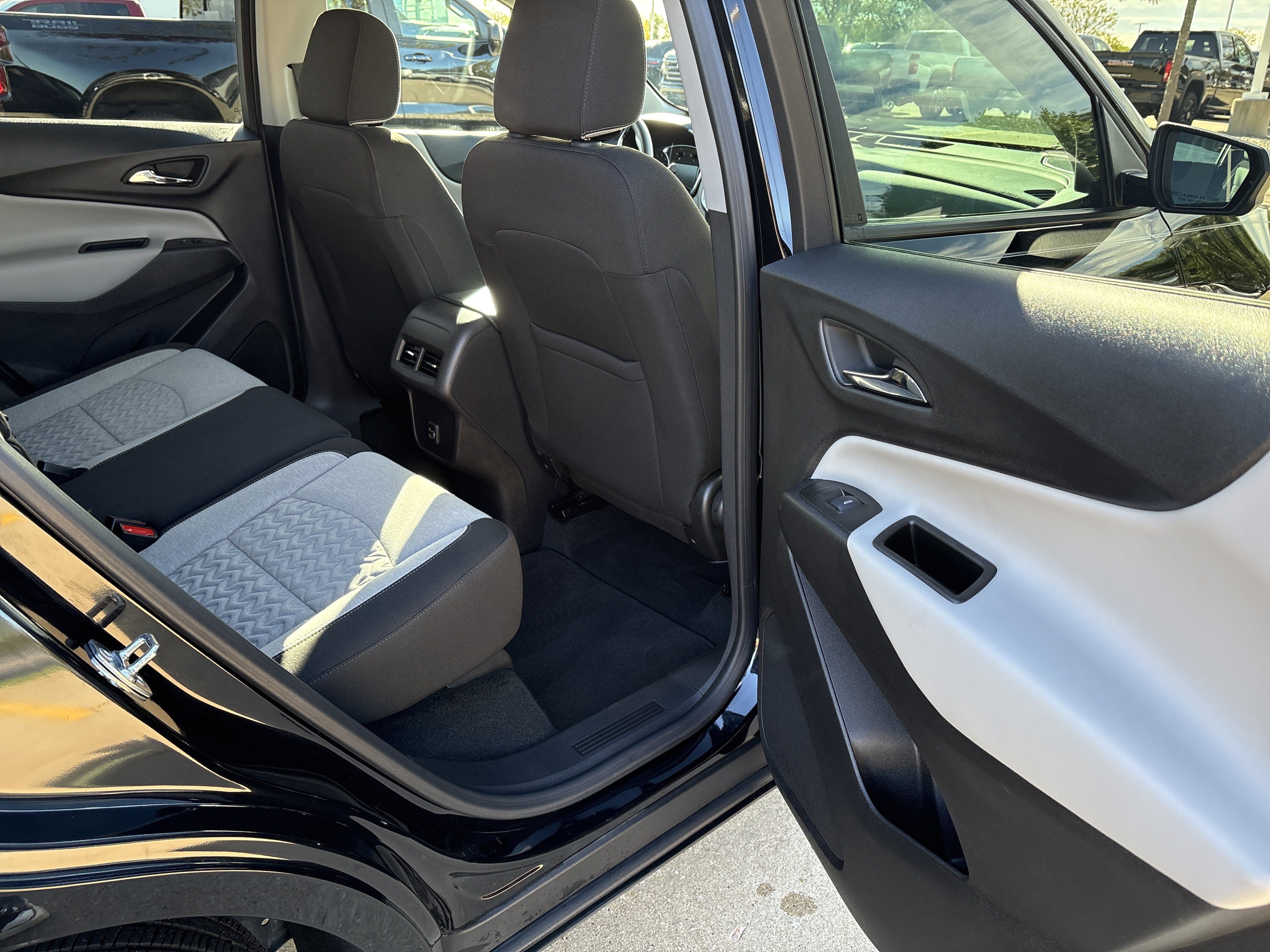 Used 2024 Chevrolet Equinox LS w/ LS Convenience Package FWD image 13