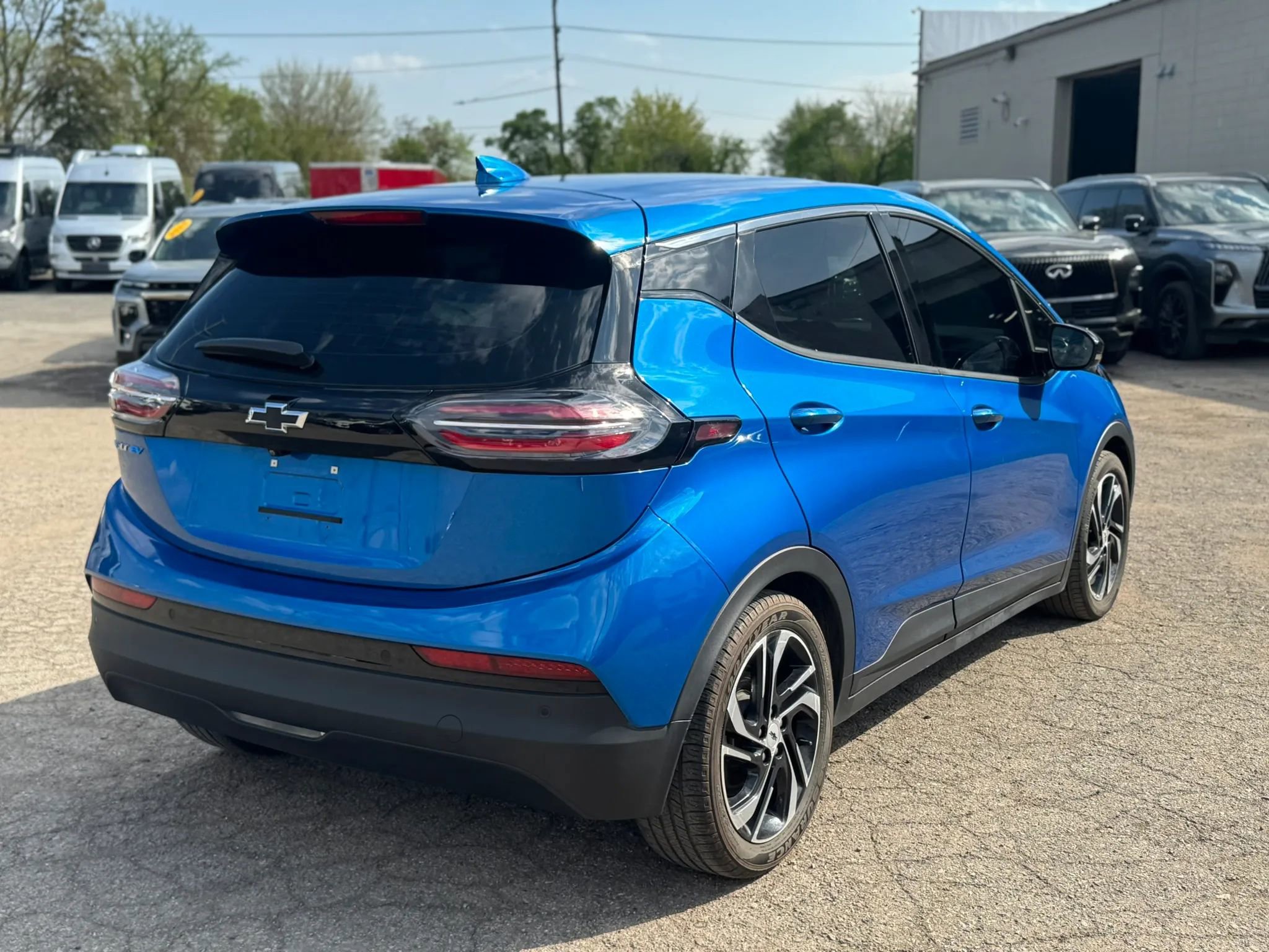 Used 2023 Chevrolet Bolt LT w/ Infotainment Package FWD image 5