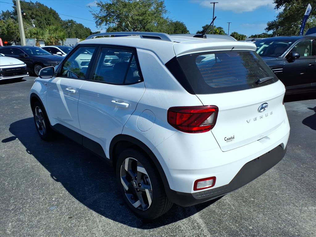 Used 2026 Hyundai Venue SEL image 8