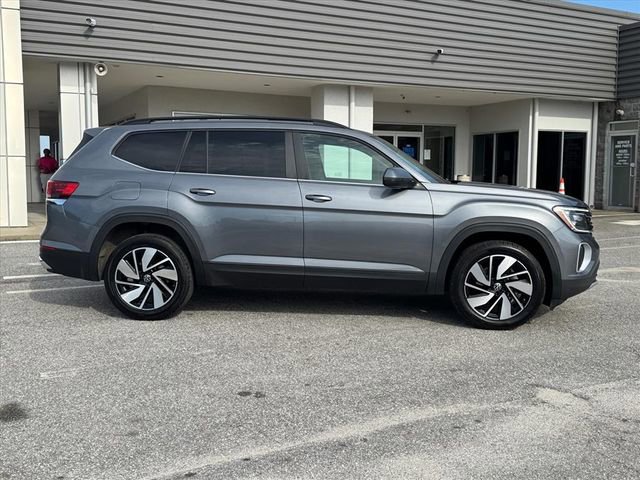 Used 2024 Volkswagen Atlas SE AWD/4WD image 2