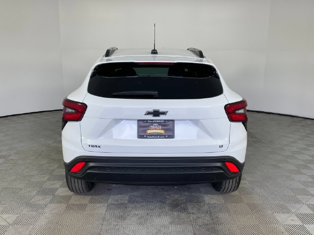 Certified 2026 Chevrolet Trax LT w/ Driver Confidence Package FWD image 21