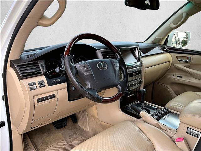 Used 2011 Lexus LX 570 4WD w/ Luxury Pkg w/Pre-crash image 13