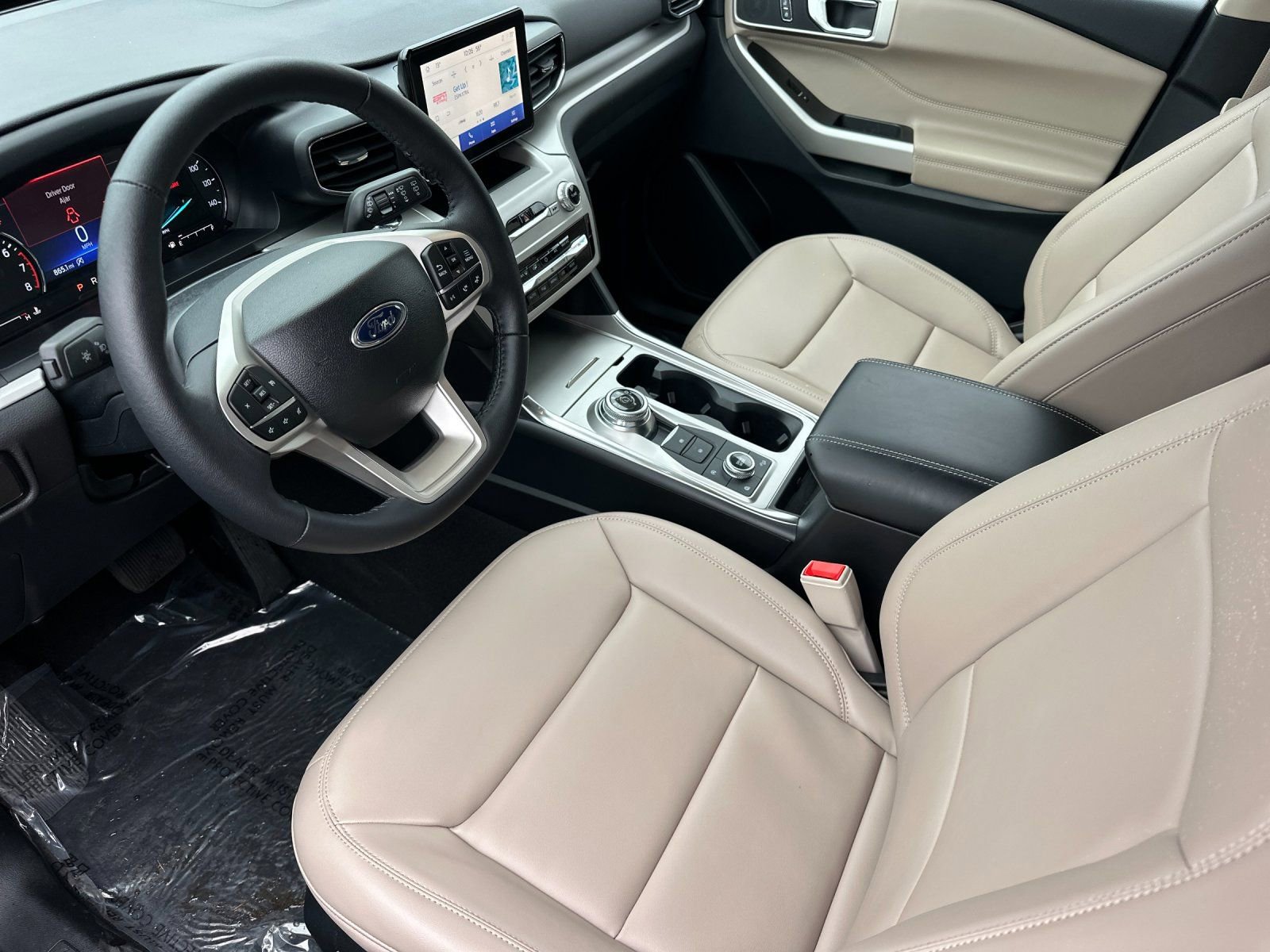 Used 2024 Ford Explorer XLT w/ Equipment Group 202A image 9