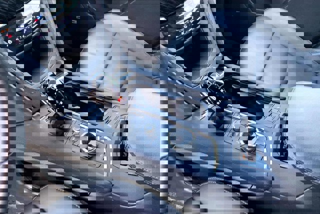 Used 2025 Cadillac XT6 Premium Luxury image 17