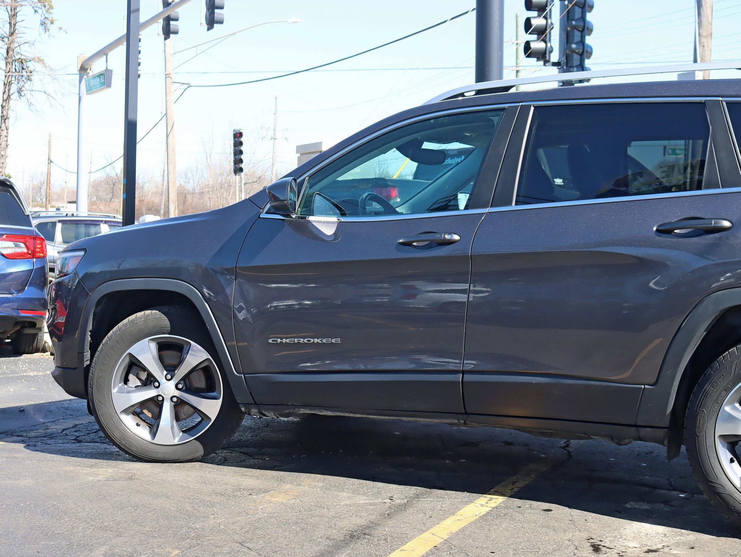Used 2019 Jeep Cherokee Limited image 14