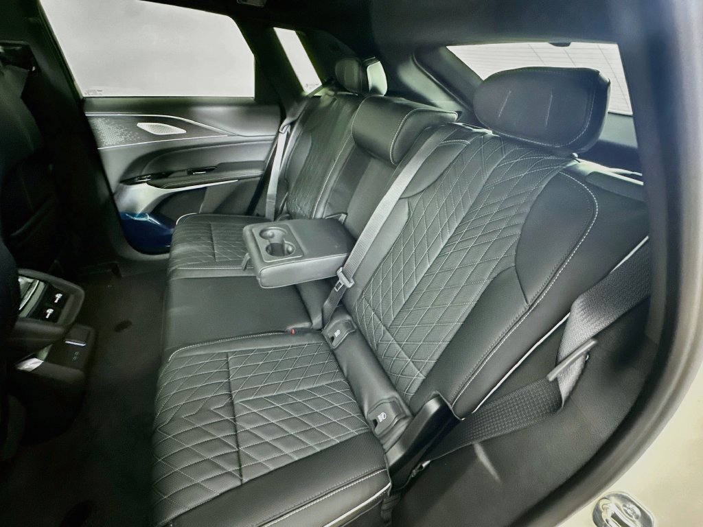 New 2027 Cadillac Lyriq Signature Sport w/ Nappa Leather Package AWD/4WD image 31