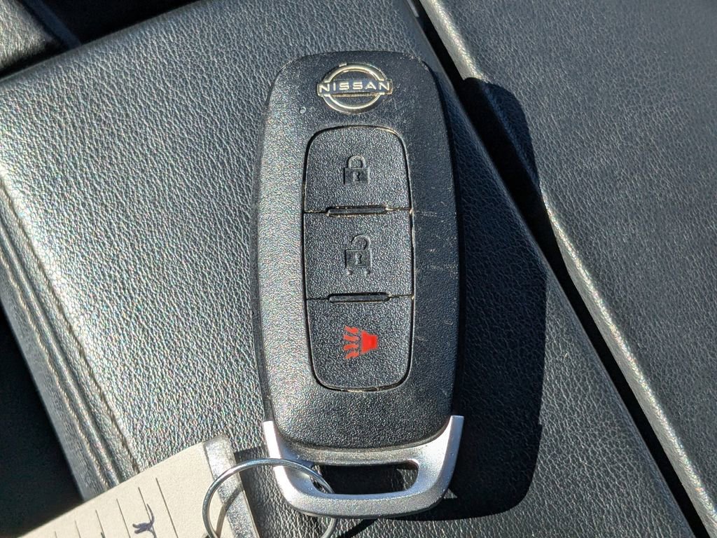 Used 2023 Nissan Rogue S image 29