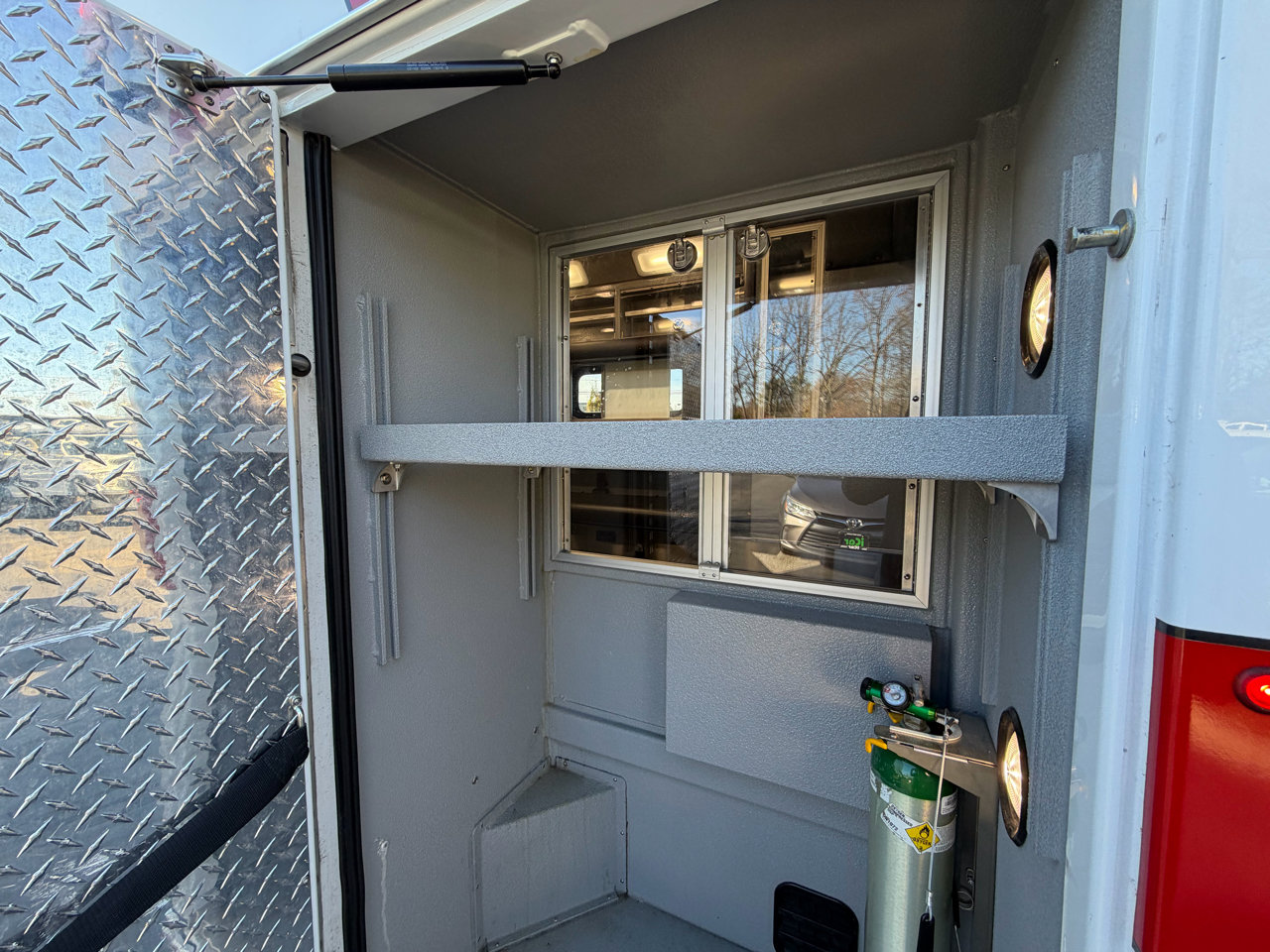 Used 2015 Chevrolet Express 4500 w/ Ambulance Package image 22