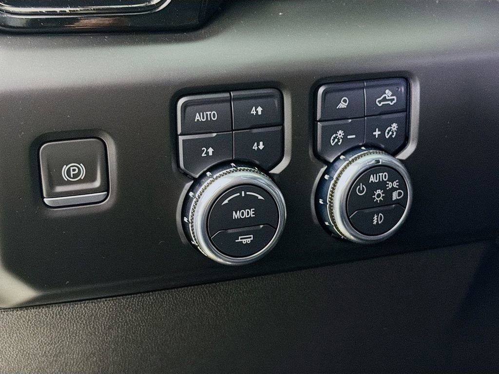 Used 2023 GMC Sierra 1500 AT4 w/ AT4 Preferred Package image 12