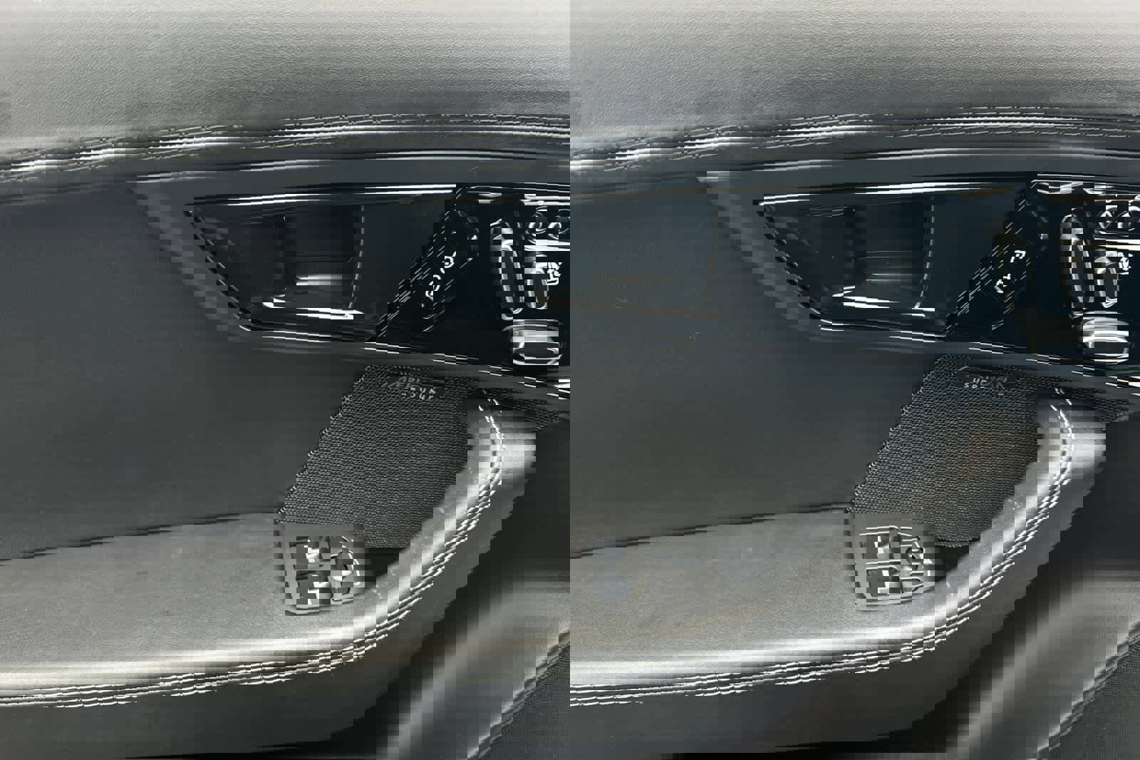 Used 2018 Jaguar F-TYPE R-Dynamic image 12