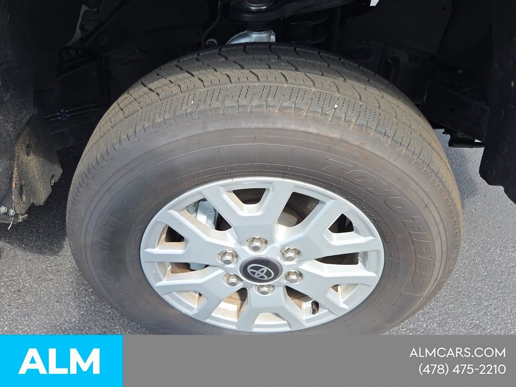 Used 2025 Toyota Tacoma SR5 AWD/4WD image 17